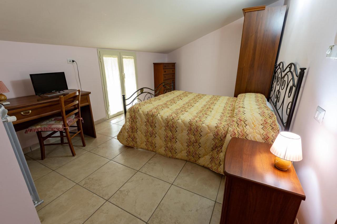 Il Contado B&B Castel Sant'Elia Luaran gambar